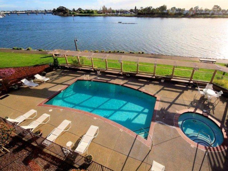 Executive Inn & Suites Оакланд Экстерьер фото